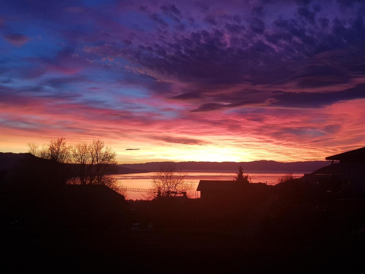 Montreux Holiday Home Buitenkant foto