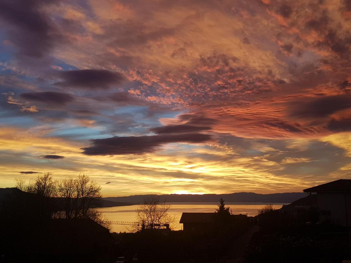 Montreux Holiday Home Buitenkant foto